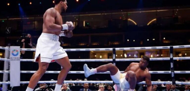 Boxe : Anthony Joshua bat Francis Ngannou par KO au deuxième round de leur combat à Riyad
