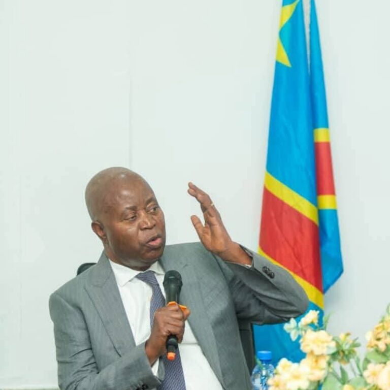 RDC : Adolphe Muzito supervise les travaux d&rsquo;élaboration du projet de loi des finances 2026