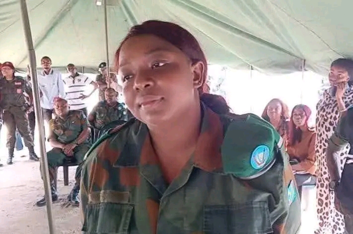 Kinshasa : une militaire condamnée pour photos en uniforme