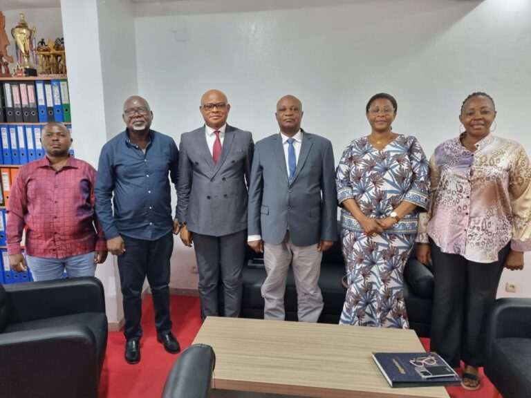 Kinshasa : L’ACR reçue par L’Honorable Sénateur Norbert Basengezi pour des échanges sur l’unité et l’actualité nationale
