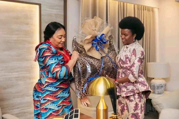 RDC – Burundi : Denise Nyakeru Tshisekedi et Angeline Ndayishimiye renforcent la coopération entre leurs fondations