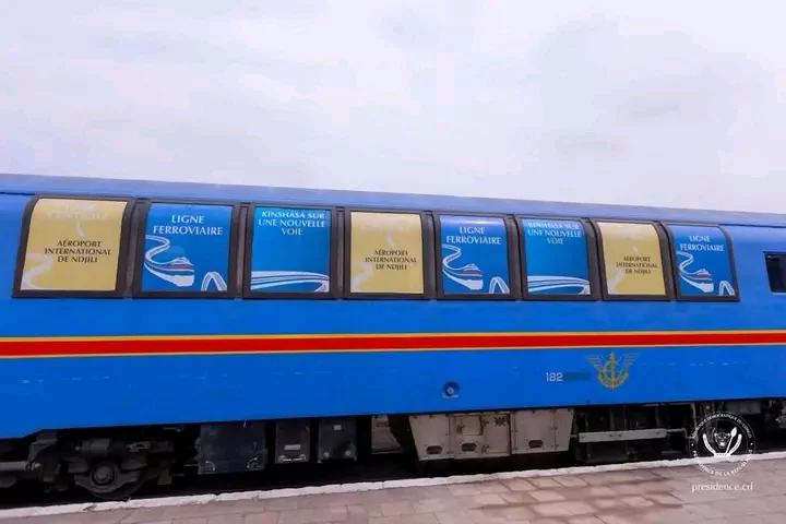 RDC : Félix Tshisekedi relance le train urbain entre la Gare centrale et l’aéroport de N’djili après près de 15 ans d’arrêt