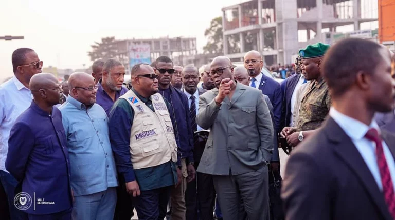 Kinshasa : Daniel Bumba accompagne le Président Tshisekedi lors de l&rsquo;inspection des travaux d&rsquo;assainissement de la Task Force présidentielle