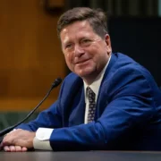 Le Sénat confirme Jay Clayton, un proche de Trump, comme directeur du renseignement national