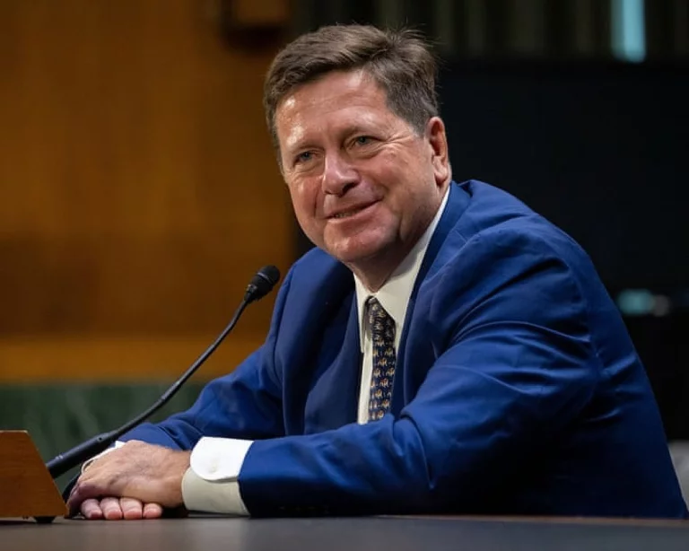 Le Sénat confirme Jay Clayton, un proche de Trump, comme directeur du renseignement national