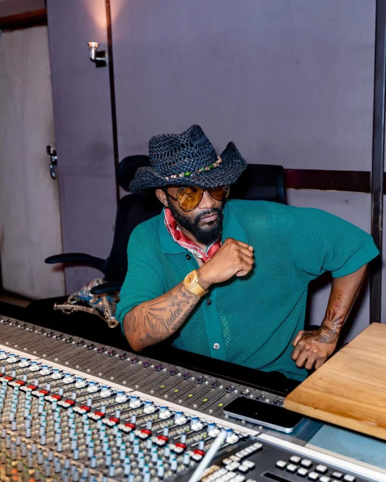 Fally Ipupa dévoile deux nouveaux clips extraits de son album &lsquo;XX: Délirium&rsquo;