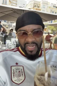 Fally Ipupa s&rsquo;accorde des vacances en famille en Grèce, une pause bien méritée