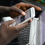 Le gouvernement congolais impose de nouvelles taxes sur les activités numériques pour les jeunes entrepreneurs