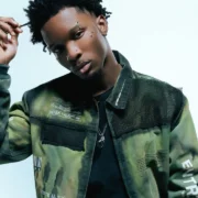 Le chanteur D4vd accusé de meurtre à Los Angeles, un procès prévu en 2026