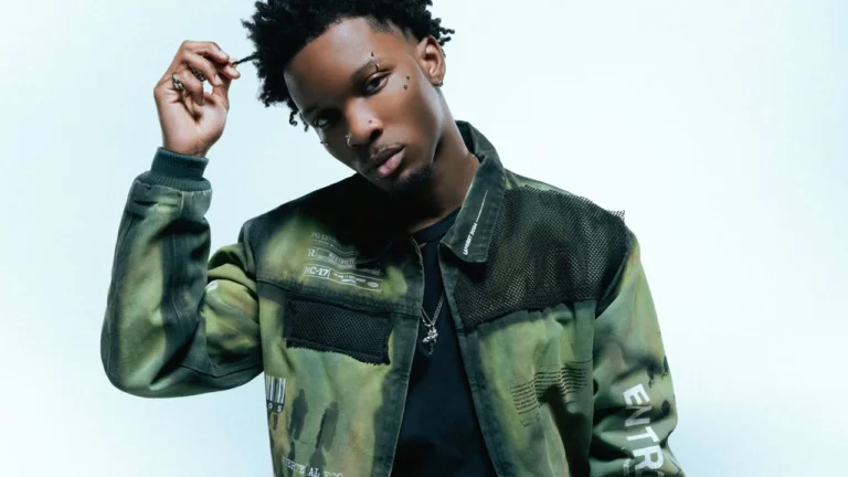 Le chanteur D4vd accusé de meurtre à Los Angeles, un procès prévu en 2026