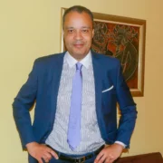 Christian Kazumba : un parcours de la banque en France à l&rsquo;ingénierie du secteur privé en Afrique