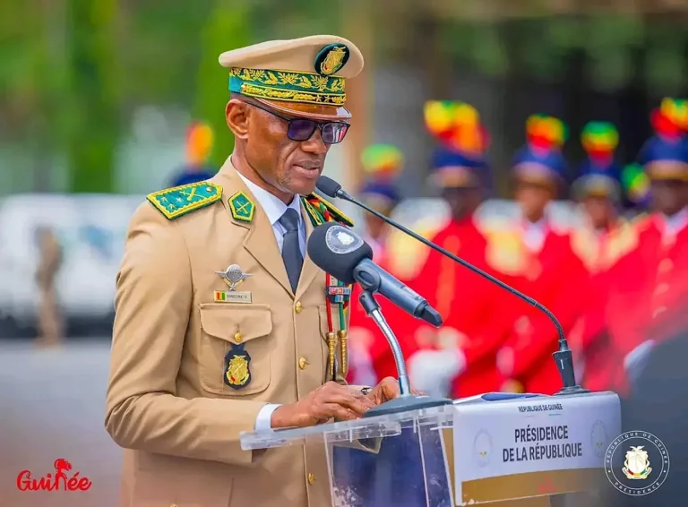 L’armée guinéenne réaffirme son soutien au général Mamadi Doumbouya en congés en Grèce