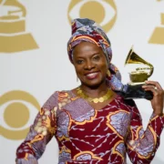 Angélique Kidjo, première artiste africaine à recevoir une étoile sur le Hollywood Walk of Fame