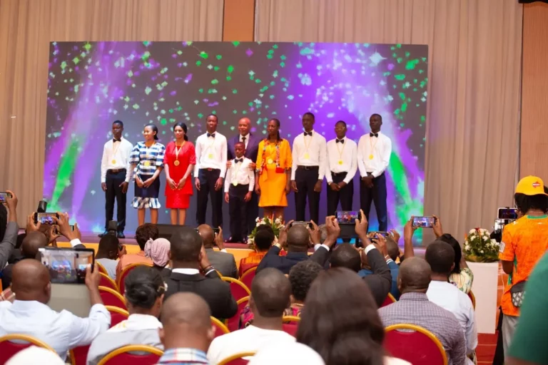 Célébration des meilleurs élèves lors de la 12ème édition du PNE Cie à Abidjan