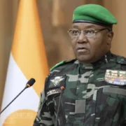 Nuit agitée à Niamey : Climat de tension avec tirs et explosions en réponse à des rumeurs