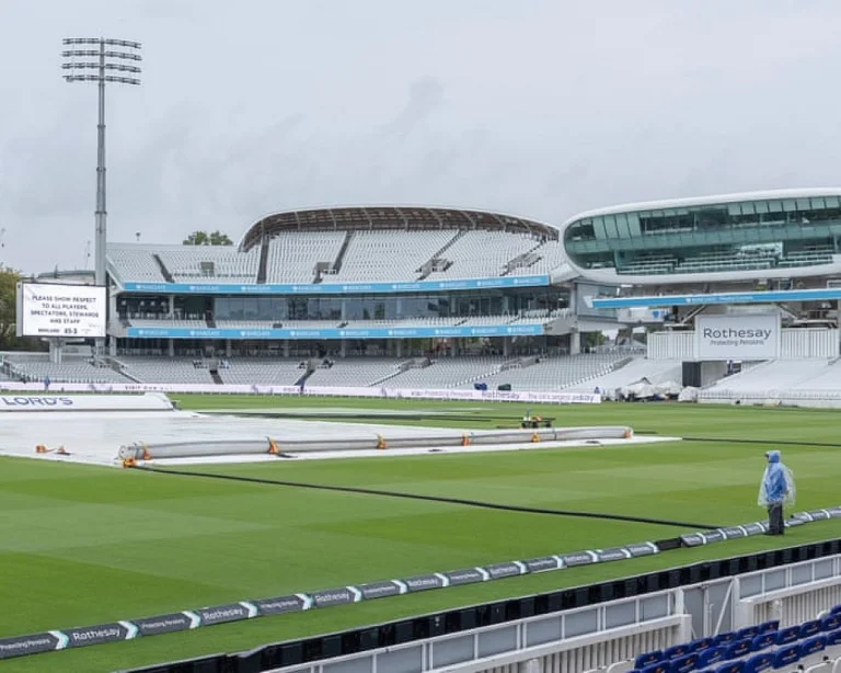 Conditions météorologiques perturbent le troisième jour du deuxième Test de cricket entre l&rsquo;Angleterre et le Pakistan