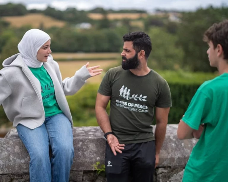Des adolescents du monde entier échangent sur la paix lors d’un événement au Devon