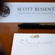 Des notes de Scott Bessent indiquent une proposition d&rsquo;achat de yen japonais par les États-Unis
