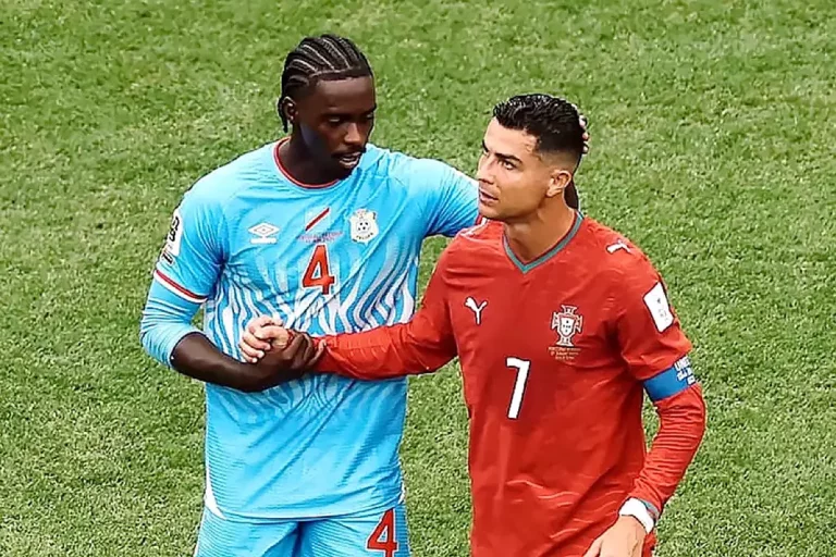 Axel Tuanzebe face à des choix décisifs entre clubs anglais et saoudiens
