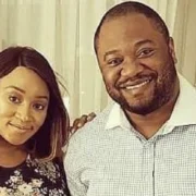 Moïse Mbiye exhorte Penielle Nsamba à cesser ses déclarations publiques sur son mariage avec Mike Kalambay