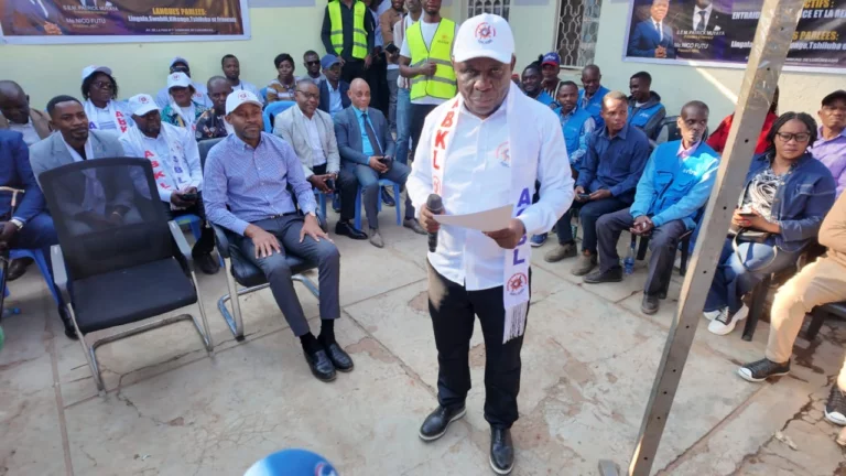 Patrick Muyaya appelle à l&rsquo;unité et au dialogue lors de sa visite à Lubumbashi