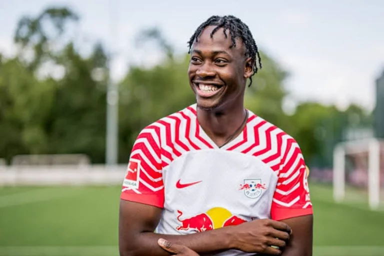 Le RC Lens s&rsquo;intéresse au défenseur El Chadaille Bitshiabu du RB Leipzig