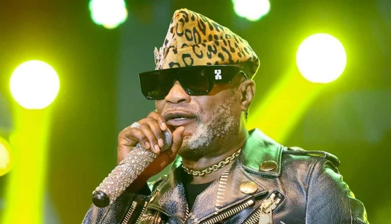 Koffi Olomidé annonce une proposition d&rsquo;achat de son catalogue musical de 816 chansons