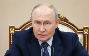 Vladimir Poutine propose une coopération à l&rsquo;Europe tout en mettant en avant sa puissance militaire