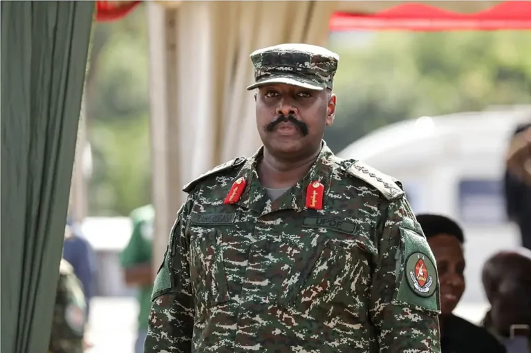 L&rsquo;Ouganda met fin à sa coopération militaire avec la Turquie à cause du blogueur Fred Lumbuye