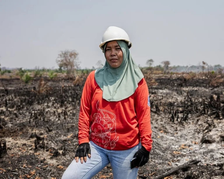 Des femmes en première ligne pour sauver les forêts de Borneo face aux incendies et au patriarcat