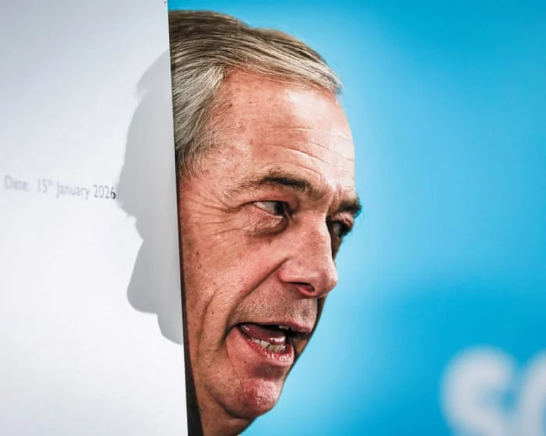 La réaction de Nigel Farage face à l&rsquo;incident de RAF Fairford soulève des inquiétudes sur son leadership