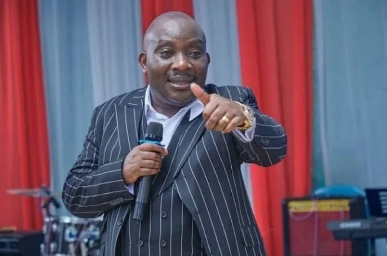 Jules Mulindwa clarifie ses propos controversés sur Jésus en précisant qu&rsquo;il parlait d&rsquo;un acteur