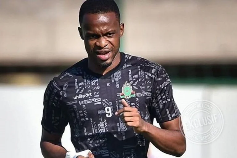 Joël Beya rejette un transfert en Botola et pose des conditions pour quitter l&rsquo;AS FAR