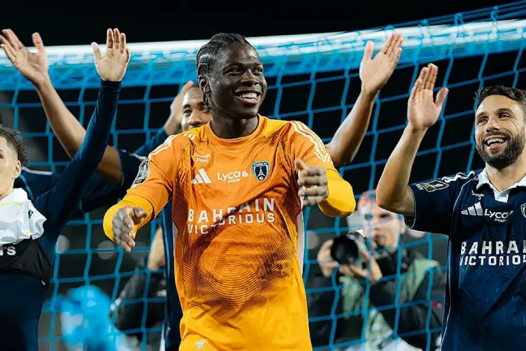 Obed Nkambadio : Le gardien du Paris FC entre ascension fulgurante et ambitions internationales