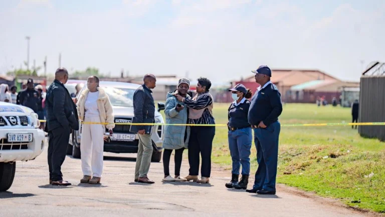 Neuf femmes retrouvées mortes en Afrique du Sud : deux arrestations dans une enquête complexe