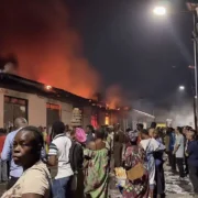 Incendie dévastateur au marché central Zando de Kinshasa : de nombreux commerces touchés