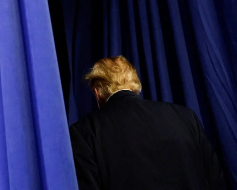 Donald Trump de retour à Washington alors que les électeurs s&rsquo;inquiètent de l&rsquo;économie pour les élections de mi-mandat