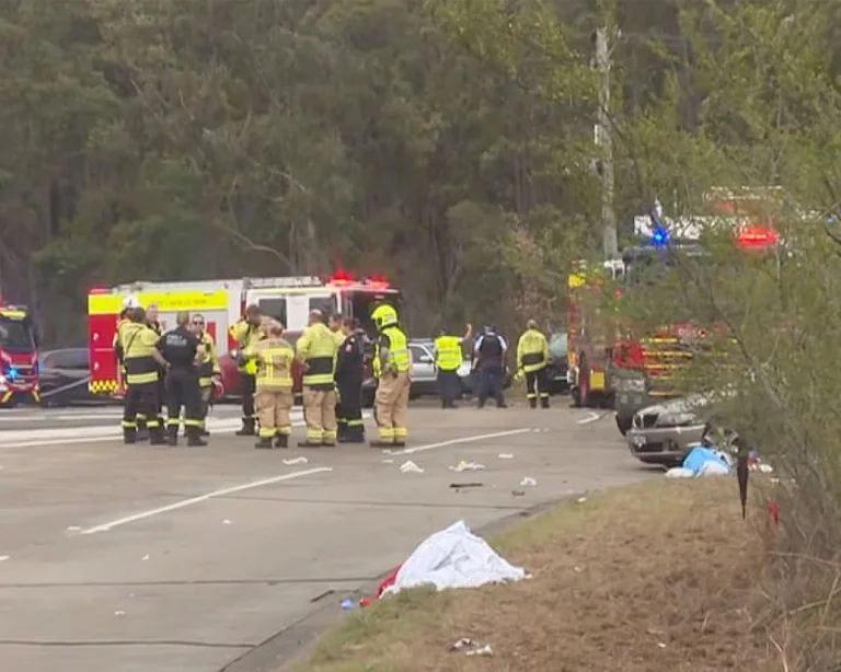 Un conducteur de 18 ans en détention après un accident à Newcastle blessant des supporters de rugby