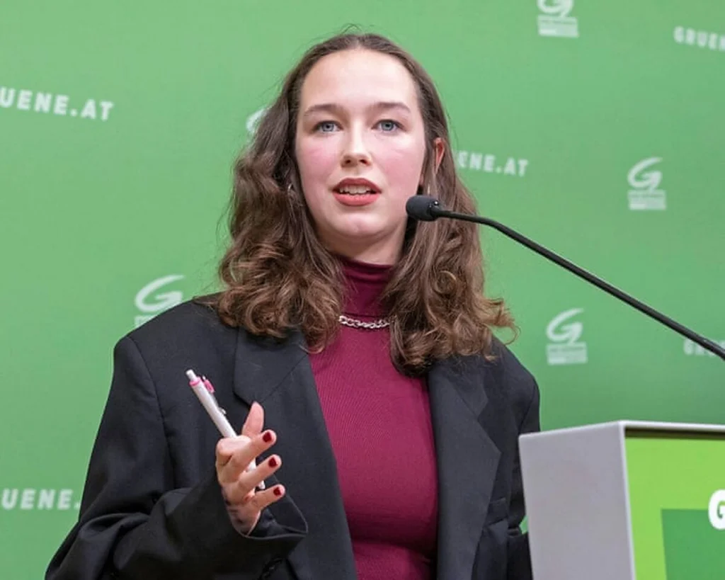 Une eurodéputée autrichienne dénonce les deepfakes nues et appelle l’UE à agir pour protéger les femmes