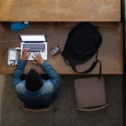 Une agence israélienne de publicité serait impliquée dans la diffusion de logiciels espions sans interaction utilisateur