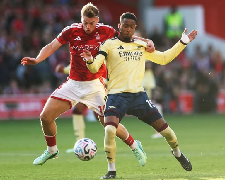 Nottingham Forest affronte Arsenal en Premier League dans un match décisif