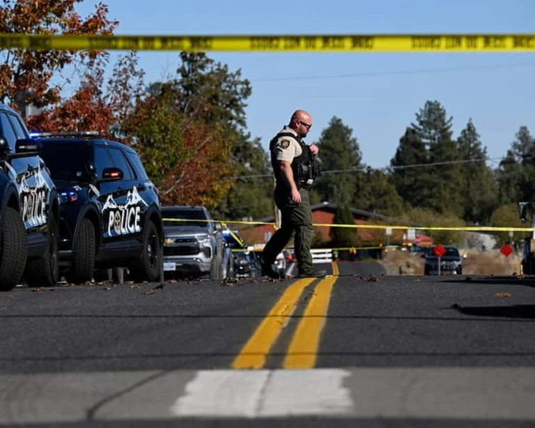 Tir tragique dans une école élémentaire de Bend, Oregon, fait trois enfants et un enseignant décédés