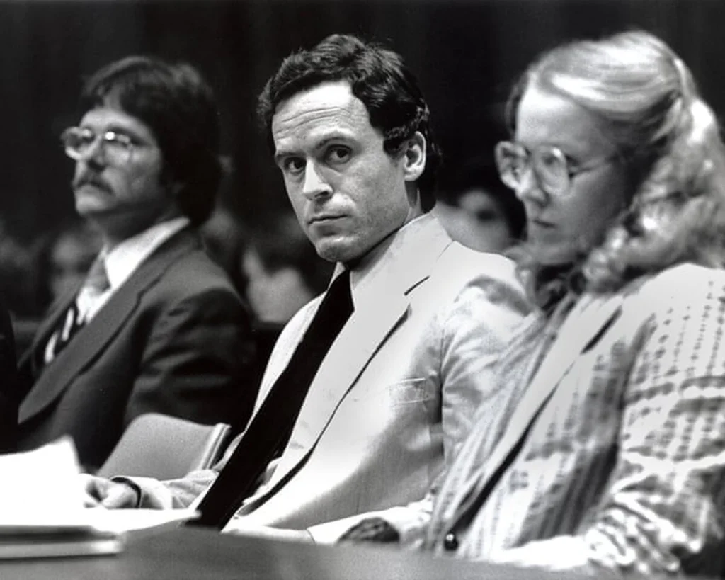 Identification de Ted Bundy comme responsable du meurtre d’une adolescente en Utah en 1974