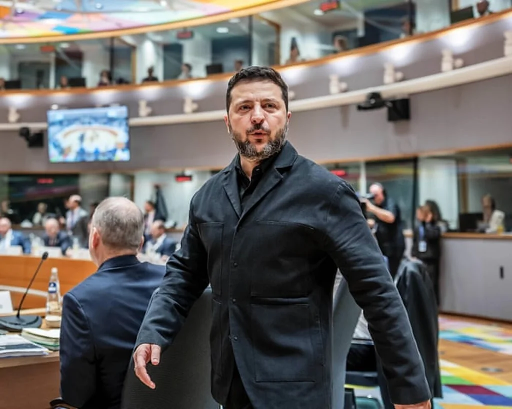 Zelenskyy réagit aux critiques de Trump tout en évoquant la situation en Ukraine