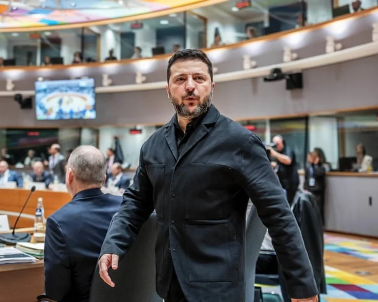Zelenskyy réagit aux critiques de Trump tout en évoquant la situation en Ukraine
