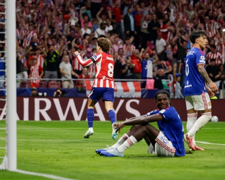 Atlético Madrid inflige une nouvelle défaite à Manchester United, réduit à dix joueurs