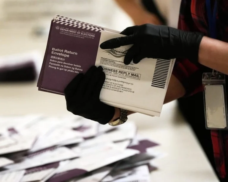 Le ministère de la Justice des États-Unis annonce l&rsquo;arrestation de 28 titulaires de cartes vertes en Californie