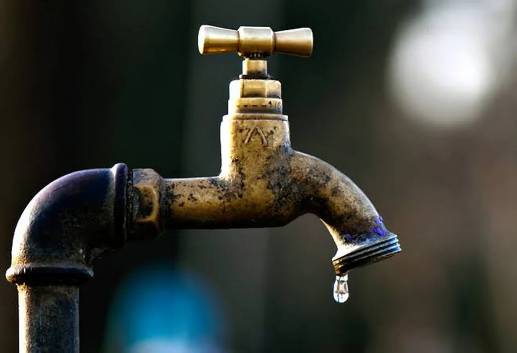 Pointe-Noire : le quartier Ngoyo Zéphyrin souffre d’une grave pénurie d’eau depuis deux mois