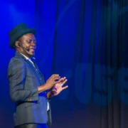 Fiston Saïsaï évoque son parcours humoristique et ses succès personnels en tant qu&rsquo;artiste congolais