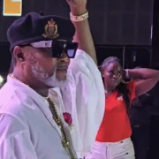 Koffi Olomidé déclenche la controverse au Kenya : une vidéo interprétée de manière erronée devient virale